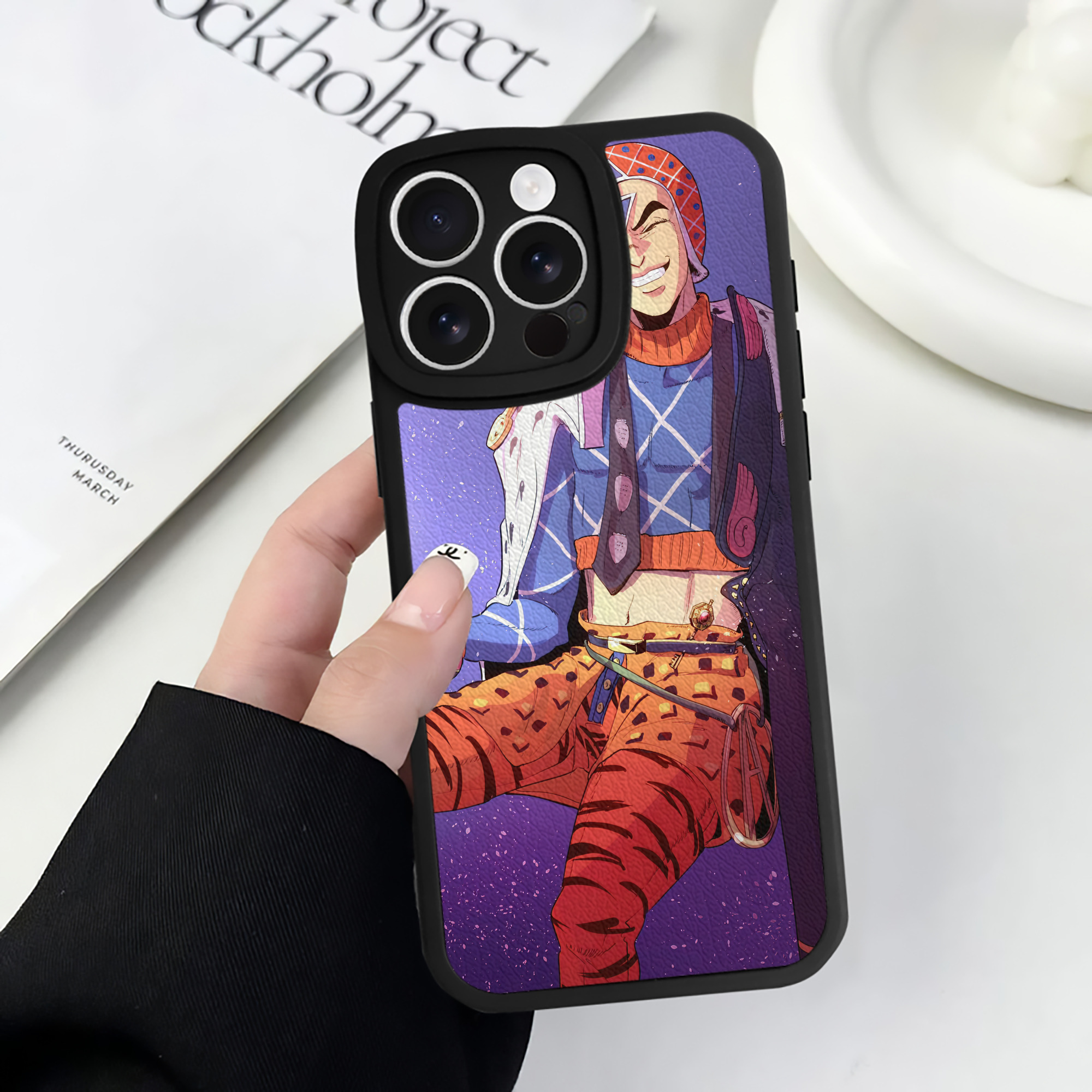 （画像用） ジョジョの奇妙な冒険 JoJo's Bizarre Adventure 【iPhone 16シリーズ対応】シリコンスマホケース（レザー調） 材質：シリコン